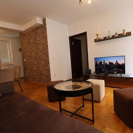 Lux Apartment Rose 2 60M2 Kragujevac Buitenkant foto