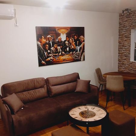 Lux Apartment Rose 2 60M2 Kragujevac Buitenkant foto
