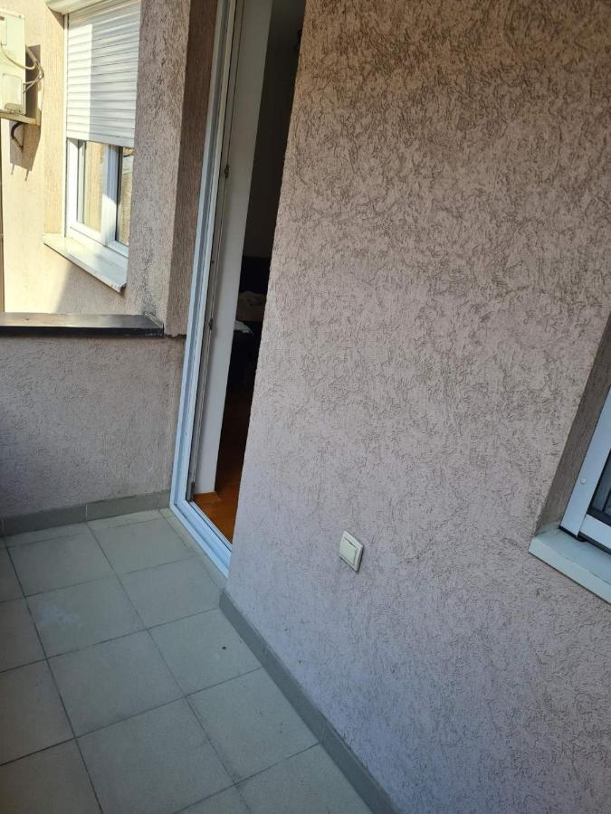 Lux Apartment Rose 2 60M2 Kragujevac Buitenkant foto