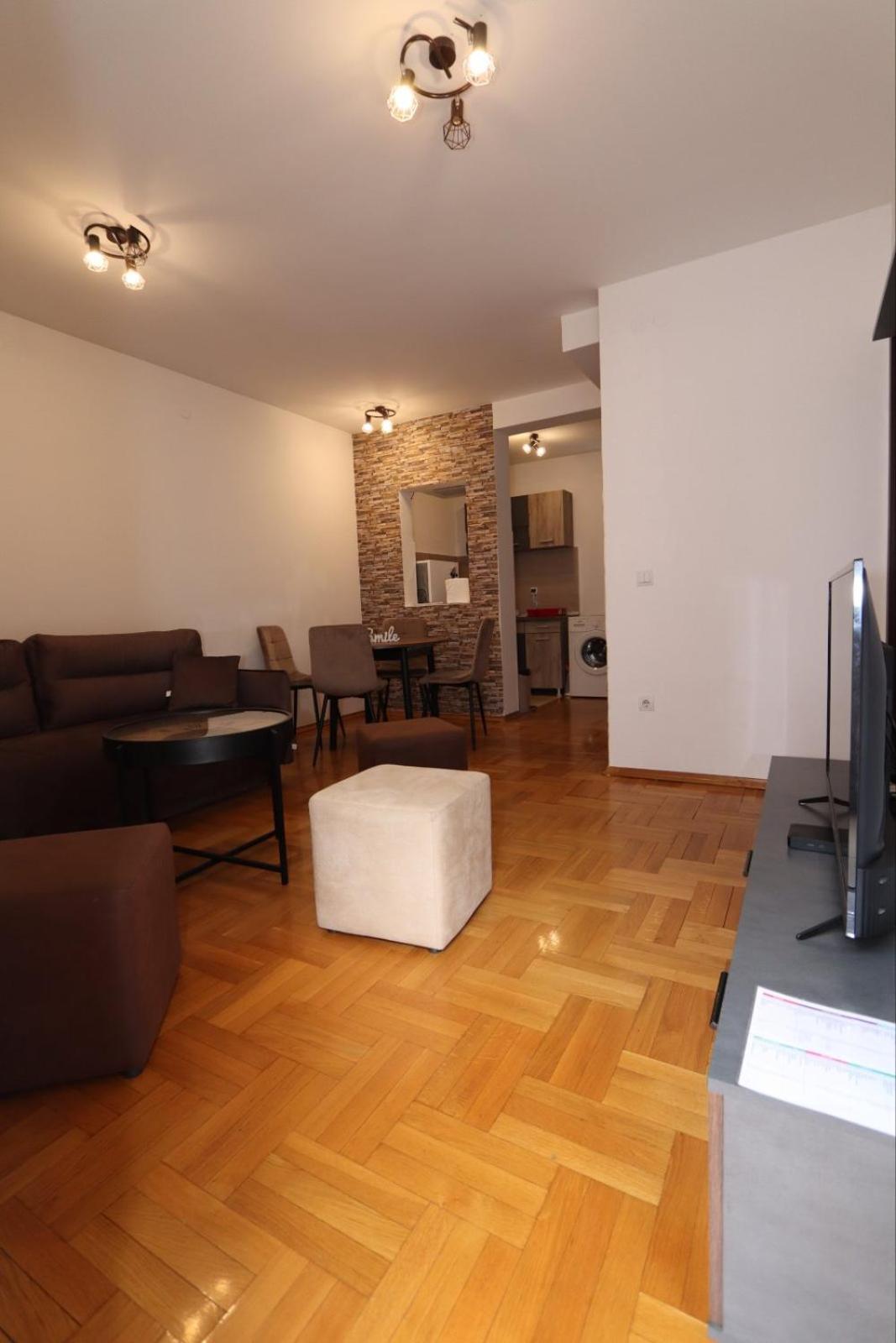 Lux Apartment Rose 2 60M2 Kragujevac Buitenkant foto